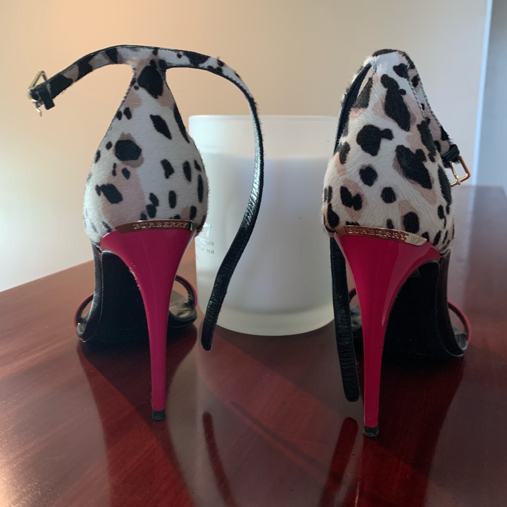 Stunning Burberry high heels - Picture 2 of 8